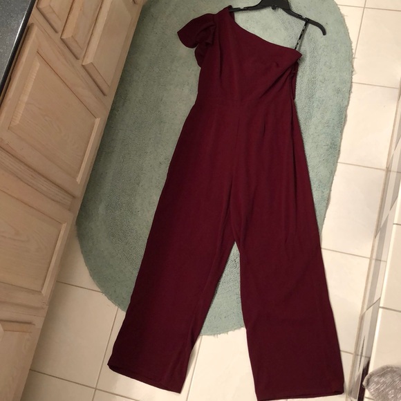 ✨LIKE NEW! One shoulder maroon BB Dakota pantsuit - Picture 3 of 3